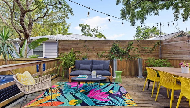 Deck Lounge w/ Hot Tub, Fire Pit, & Garage Game Room Hidden Grove by Avantstay - Foto 4, Interior