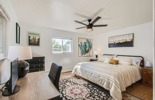 Natural Light, High-Vaulted Ceilings Apartment and Garage - Foto 12