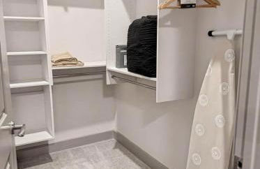 Stunning Lake Views | DART Train | Gym & Pool - Foto 23