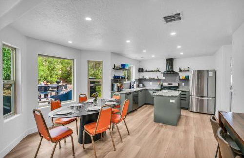 Zion Plush Family Escape HotTub, Games, Sleeps 14 - Photo 22