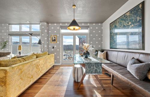 Iowa River Landing steps to Xtream Arena & Coralville Convention Center - Foto 9