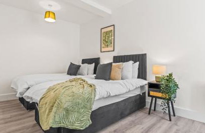 2BR Apartment with Sofa bed I Prime Town Centre Location I Gold St D-Lux, Modern Amenities, Walk to Train, Bus Stations, Shops & Cafés I Leisure and Business Stays Welcome - Foto 26