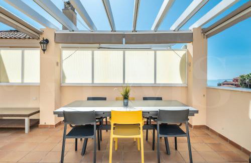 Seaside stay with large terrace, pool & parking REMS - Foto 7