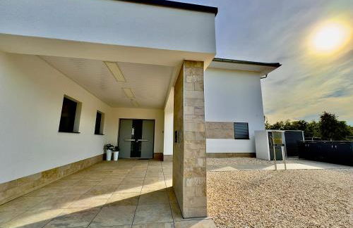 luxuriöse Villa Möwengeflüster - 220qm große Ferienwohnung für bis zu 8 Gästen mit Sauna direkt am Goitzschesee - Foto 37