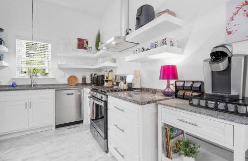 Vineyard Cottage-Pet Friendly & Walk to Oaklawn! - Foto 14