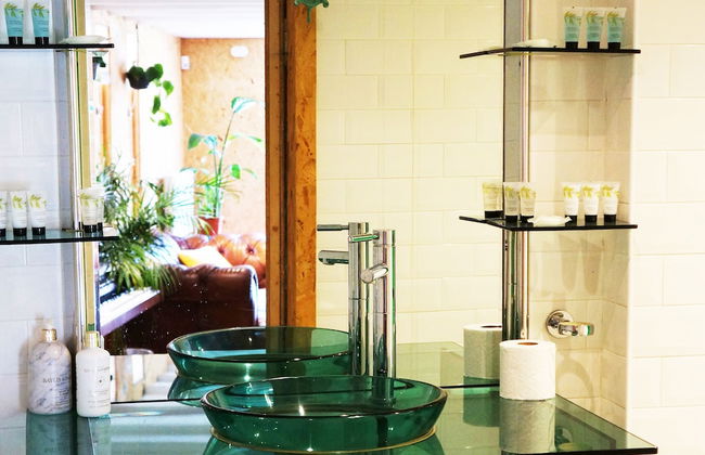 Zen Garden Cottage - Sleeps 2 - Patio & Parking - Foto 7