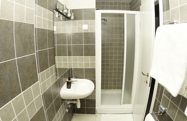 Apartment 11 Sleeps 4 Guests - Photo 21