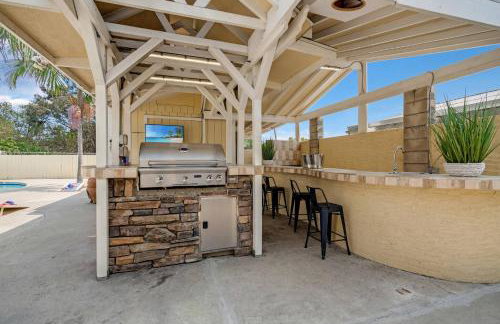 Spacious 4BR w/ Pool, Spa, Mini Golf & Game Lounge - Foto 32