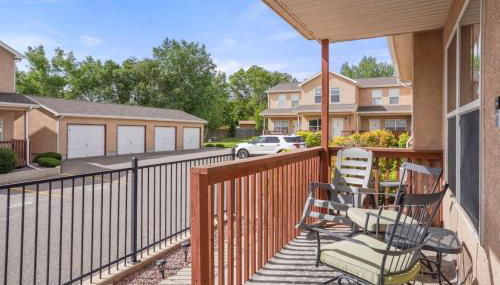 2 bed 2 and a half bath close to shopping restaurants and more - Foto 3