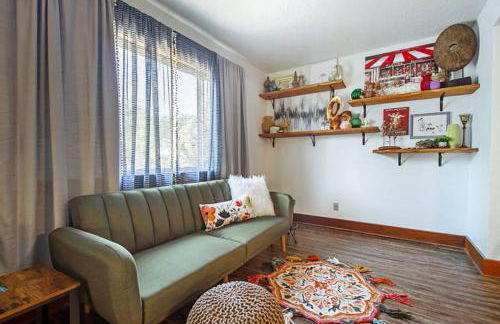 Eccentric Escape-hop skip jump to Plaza District - Foto 8