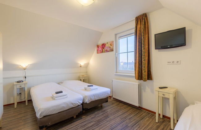 Luxurious Detached Villa With Washer, in De Maasduinen Area - Photo 3