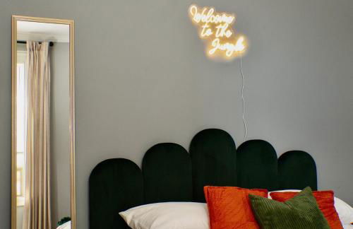 Uptown Funk Getaway with Parking & Walk To Stadiums, Nightlife - Foto 15