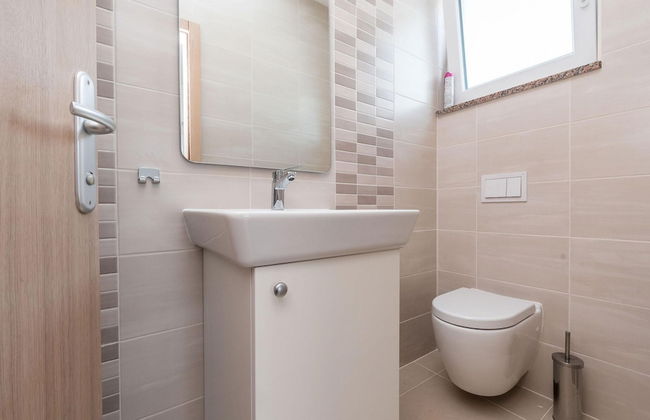 Modern and Spacious Home With Swimming Pool - Foto 19