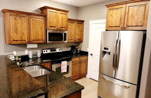 Cedar Getaway - Hot Tub, Private Sauna, Pool-Pong! - Foto 10