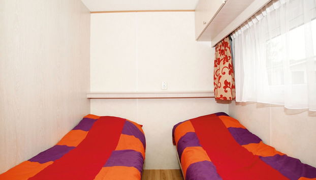 Comfortable Chalet With Combi-microwave, in a Green Area - Foto 3, Habitación