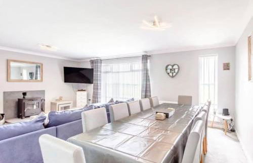 Tigh Na Mhor , Hot Tub , Games Room , 5 Bedroom ,Sleeps 13 , Large Villa - Photo 16