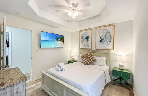 3BR Beach Retreat - Tiki Bar, Ocean Deck, Pet-Friendly & Sleeps 10 - Foto 18