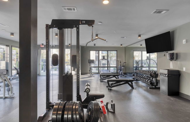 2 Modern Apartments in Heart of Midtown, Walkable Location Patio, Pool & Gym - Foto 37