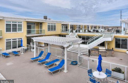 Luxurious Penthouse, King beds. Dog & ADA Friendly - Photo 18