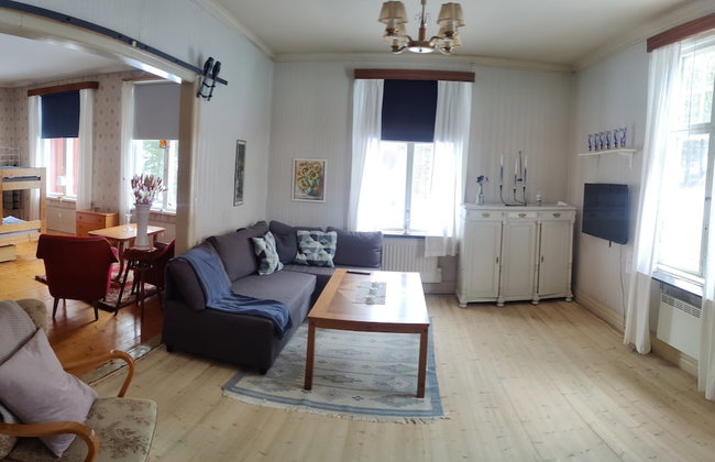 Bright and Spacious Living in Historic Building - Photo 9