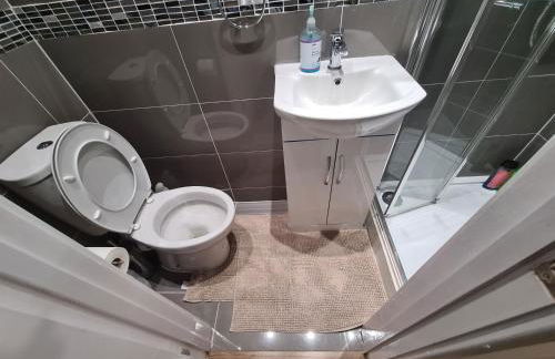 Cheerful 4/5 bed house - Heathrow - Foto 10