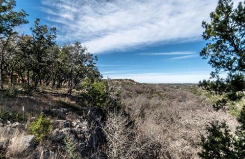 Lovely Cottage Retreat in Texas Hill Country with Cypress Creek Views near Hamilton Pool - Foto 35