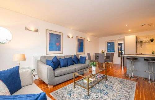 Bright Spacious Modern 5th flr City Oasis-Sleeps 6 - Pass the Keys - Foto 7