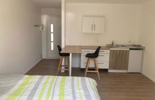 Studio 2 personnes au calme avec courette - Photo 1