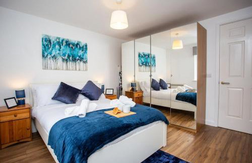 Modern 2BR Pad - 4 Min to Station, Fast WiFi and Smart TVs! - Foto 2