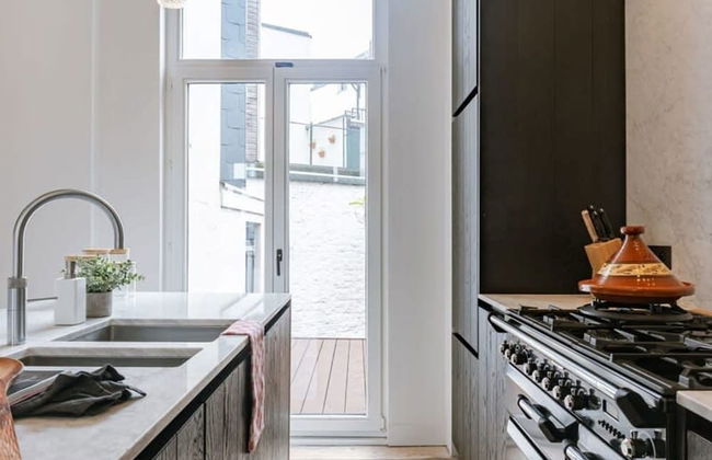 Charming House in the City of Antwerp With Parking - Foto 23