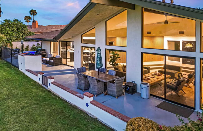 Golf Course-front Views, Pool+hot Tub, Patio Modern Edgy House by Avantstay - Foto 35