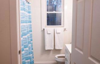 Madrona's Guesthouse- Convenient location, pet friendly - Foto 26