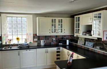 Splash Cottage beach house with Sea lapping Garden - Foto 6