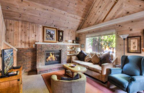 Woodland Chalet - 2 miles from Beach Access - Foto 1