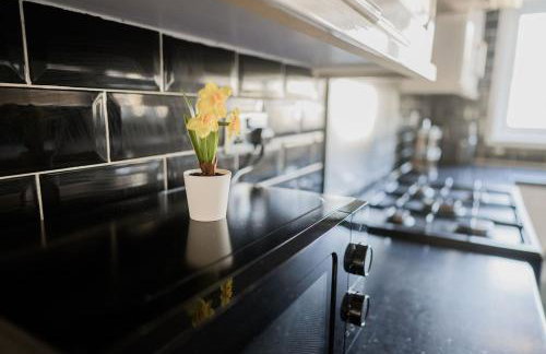 Spacious 6 bedroom House in Dudley with optional Nursery-Drive and Garage-Families and Contractors Welcome - Foto 55