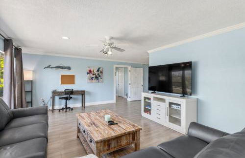 Relaxing 4 bedroom home with Pool - Photo 8