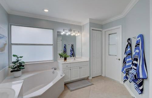 Piccadilly Beach House - Beautiful Updated Home, Private Pool, Minutes from Downtown 5th Ave & Beaches!!! - Foto 26