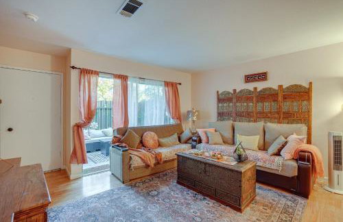Lovely Concord Townhome Retreat with Community Pool! - Foto 3