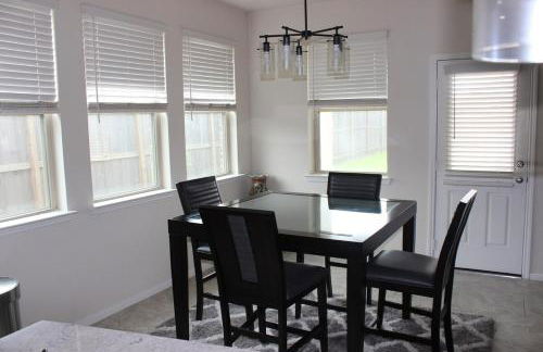 Sleeps 8 comfortably! Super location! - Foto 12