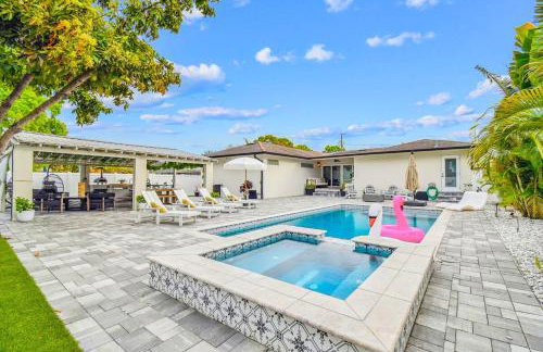 Tampa Group Retreat l Pool l Hot Tub l Outdoor Fun! - Foto 1