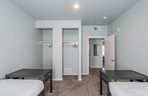 Bringham's Mill Apartments Perfect for Groups Full Kitchen Gym and Free Parking - Photo 113