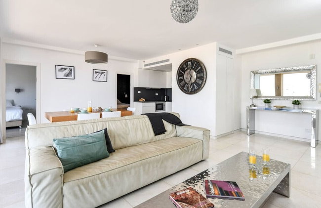 Modern Gem with Stunning Balcony by Sea N Rent - Foto 13