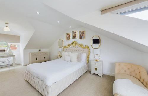 Modern 4 Bed Walk to Pubs, Shops and Countryside - Photo 14