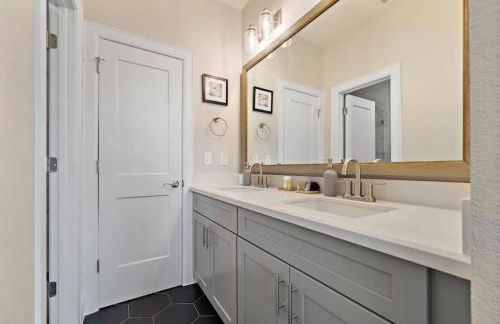 Modern Beach House with Fire Pit and Swimming Pool - Foto 62