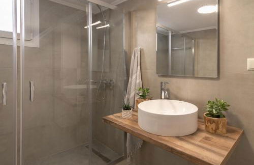 Casa EleMar Villa with Private Yard - Photo 11