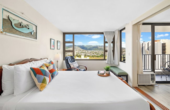 Mountain View Condo with King or Queen Bed and Parking - Photo 19