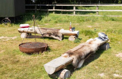 Harbour Ranch Hut - Rustic Countryside Escape - Photo 21