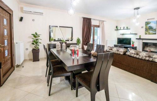 Maggie Alonia - Photo 25