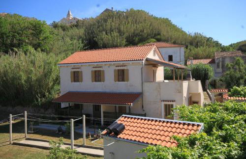 Family friendly seaside apartments Susak, Losinj - 8050 - Foto 1