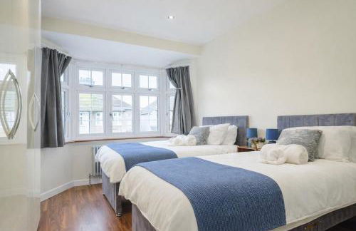 4 Bed 2 Bath, station, parking, long stays - Foto 13